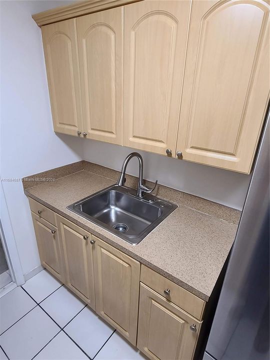 For Rent: $2,000 (1 beds, 1 baths, 685 Square Feet)