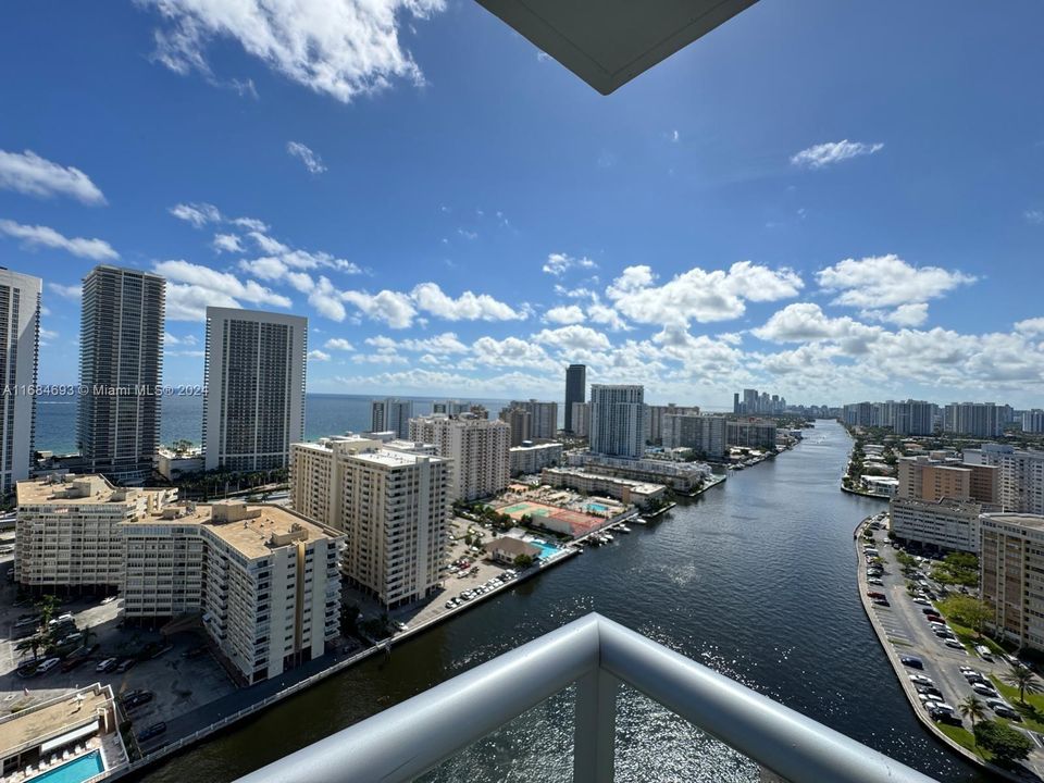 For Sale: $1,099,000 (3 beds, 3 baths, 1737 Square Feet)