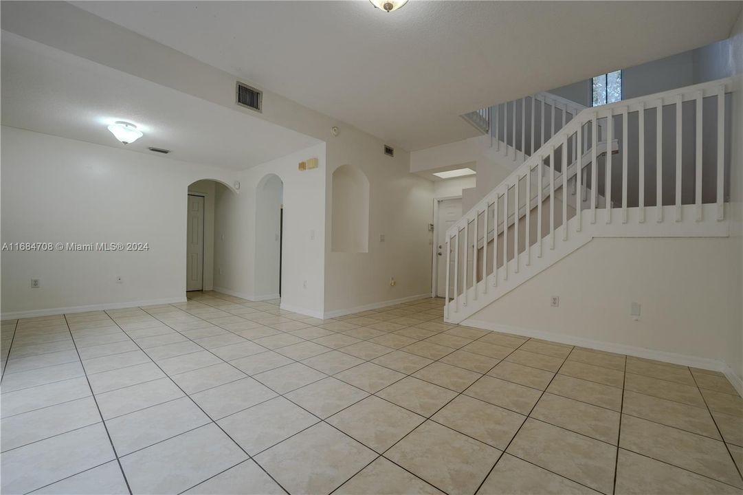 For Rent: $2,800 (2 beds, 2 baths, 1235 Square Feet)