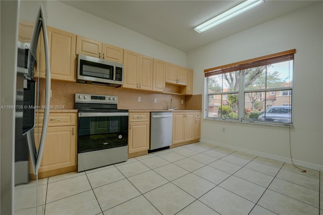 For Rent: $2,800 (2 beds, 2 baths, 1235 Square Feet)