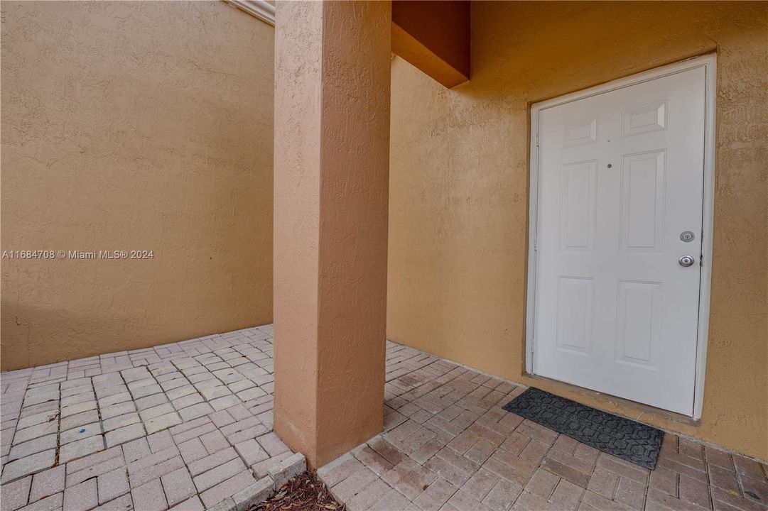 For Rent: $2,800 (2 beds, 2 baths, 1235 Square Feet)