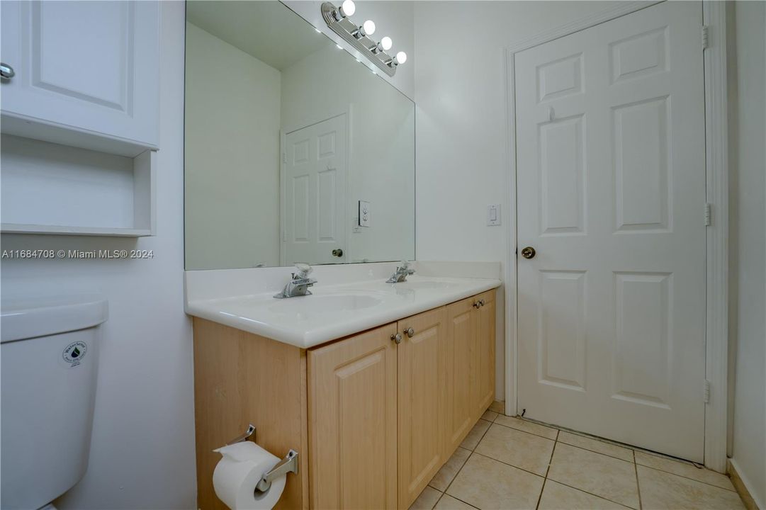 For Rent: $2,800 (2 beds, 2 baths, 1235 Square Feet)