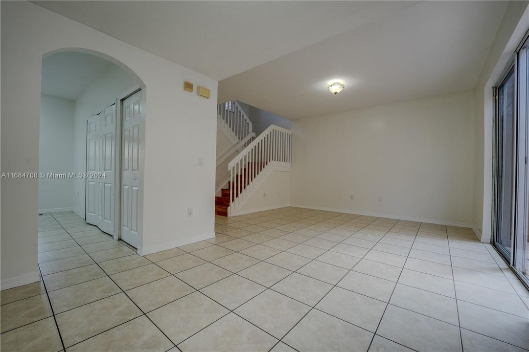 For Rent: $2,800 (2 beds, 2 baths, 1235 Square Feet)