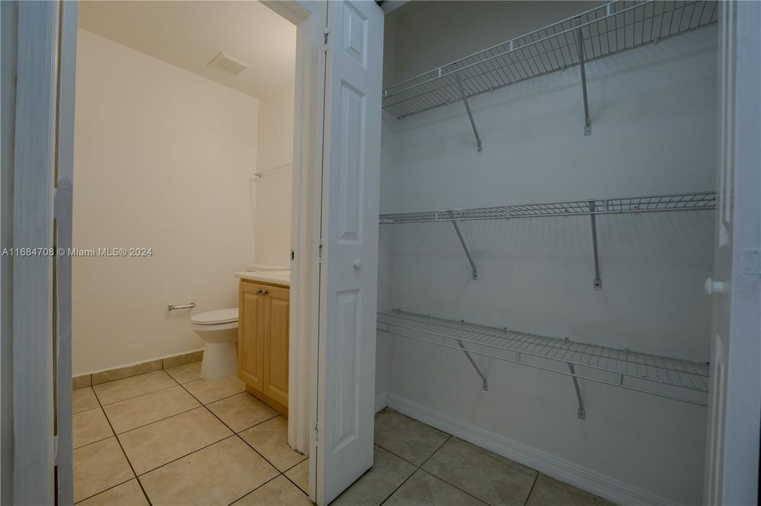 For Rent: $2,800 (2 beds, 2 baths, 1235 Square Feet)