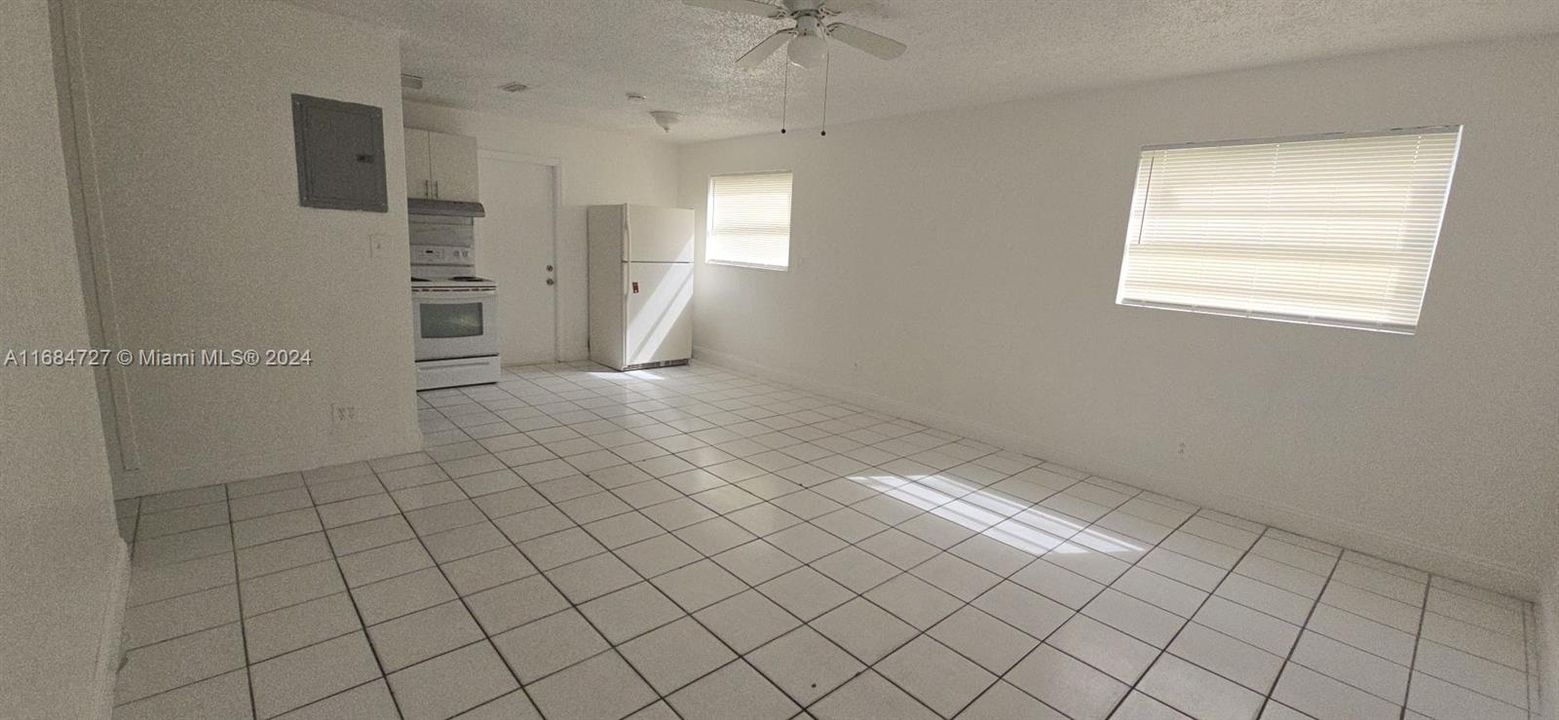 For Rent: $2,000 (3 beds, 1 baths, 4011 Square Feet)