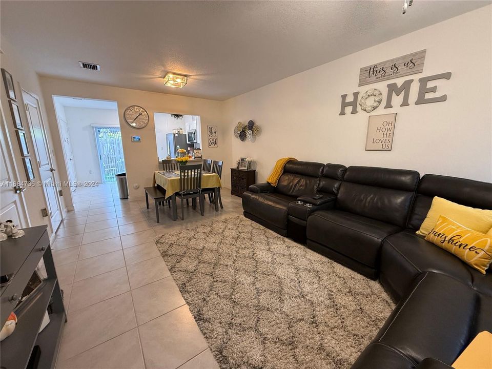 For Sale: $328,000 (2 beds, 2 baths, 1208 Square Feet)