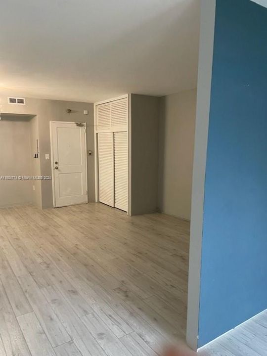 For Sale: $539,000 (1 beds, 1 baths, 993 Square Feet)