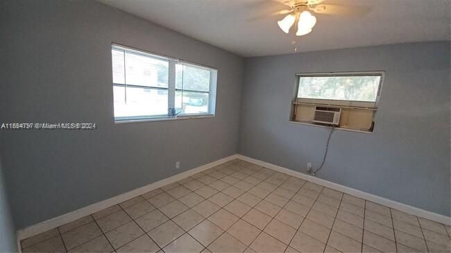 For Rent: $1,675 (1 beds, 1 baths, 700 Square Feet)