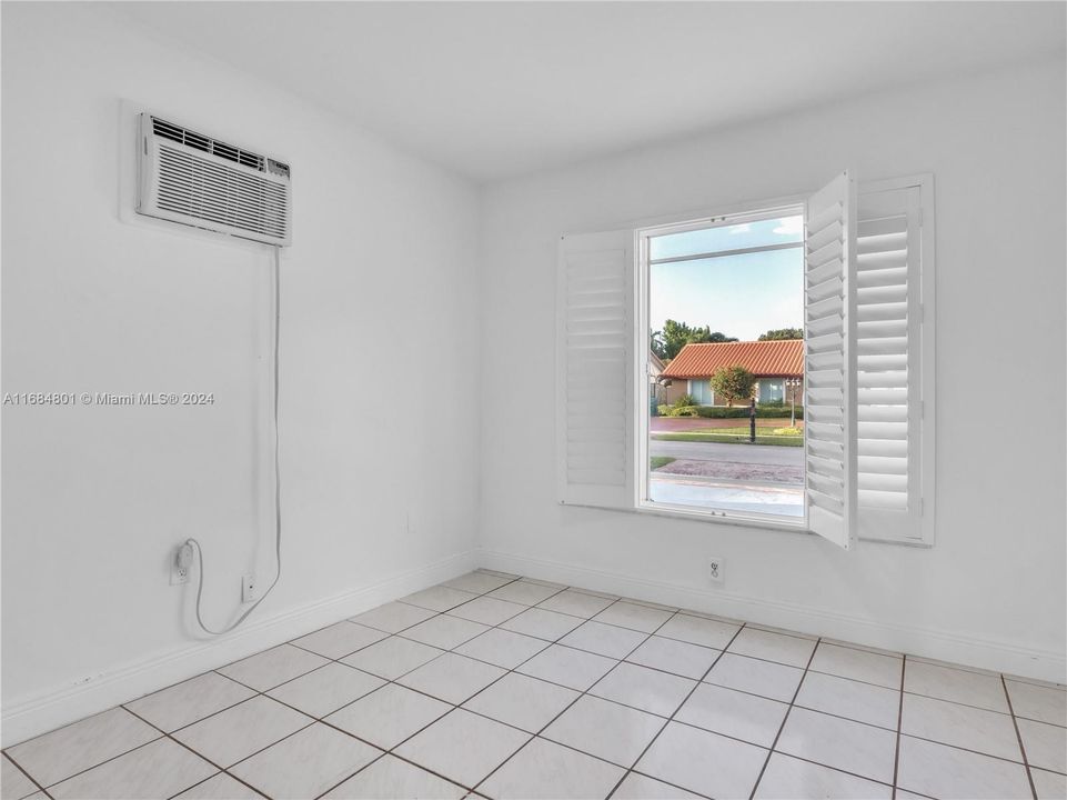 For Rent: $4,350 (4 beds, 2 baths, 2678 Square Feet)