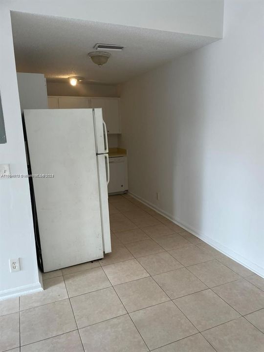 For Sale: $230,000 (2 beds, 2 baths, 867 Square Feet)