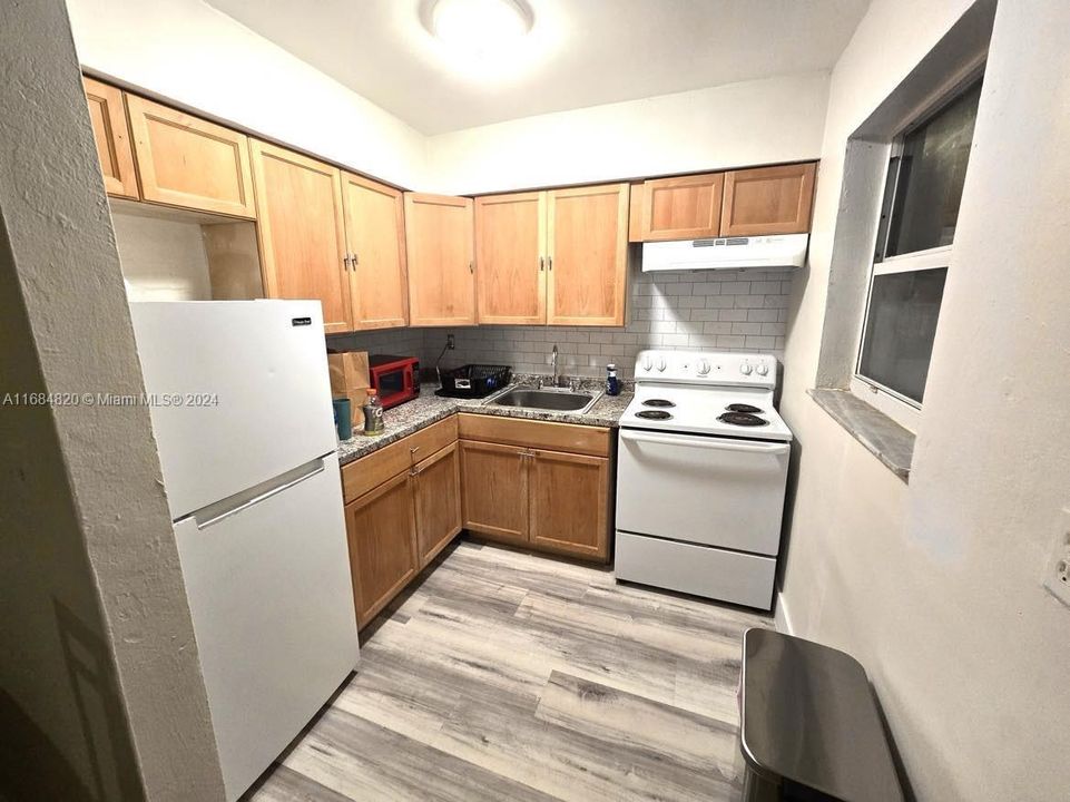 For Rent: $1,900 (2 beds, 1 baths, 2426 Square Feet)