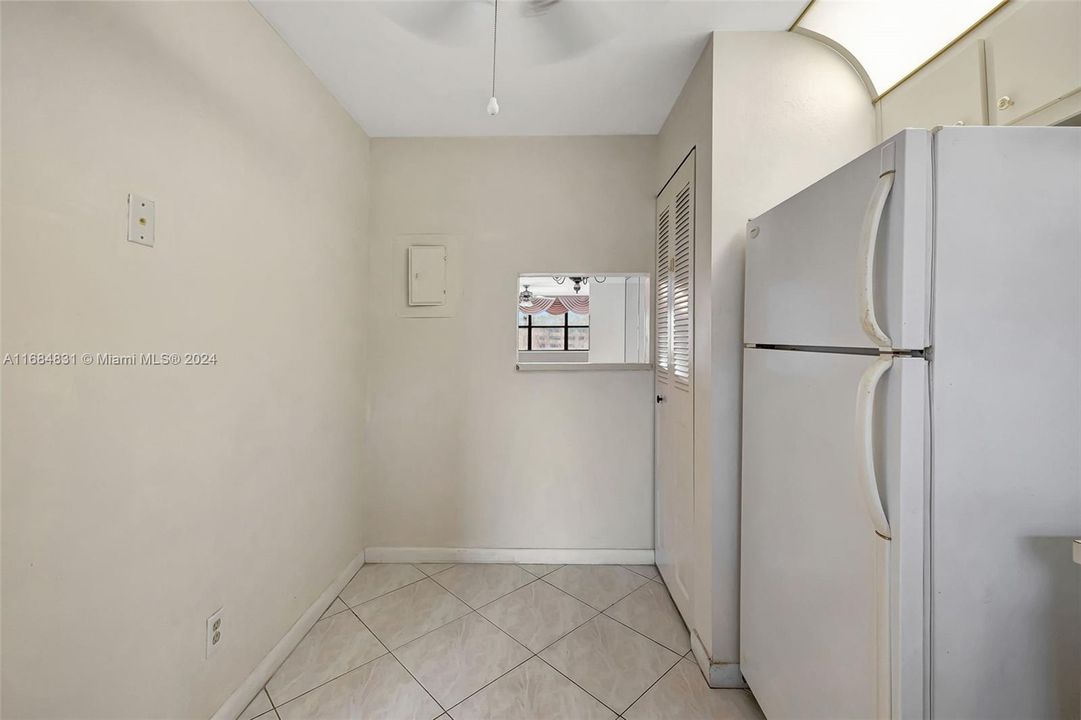 For Sale: $89,000 (1 beds, 1 baths, 972 Square Feet)