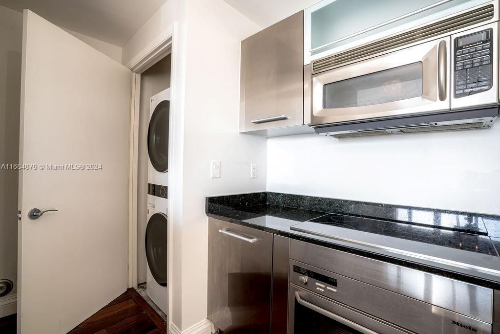 For Rent: $12,900 (1 beds, 1 baths, 1310 Square Feet)