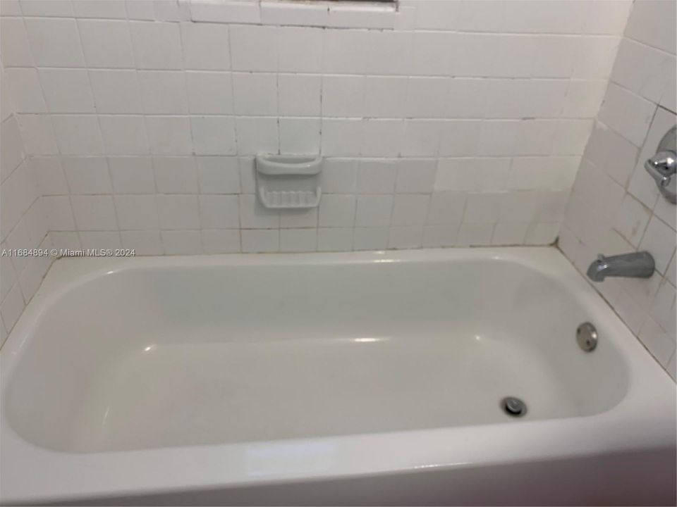 For Rent: $1,750 (2 beds, 1 baths, 785 Square Feet)