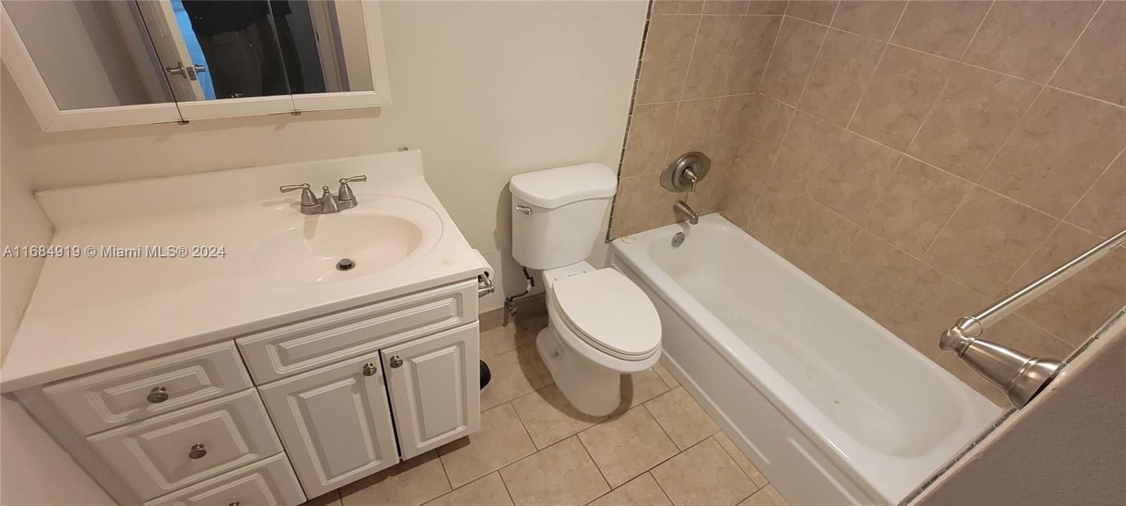 For Rent: $1,750 (1 beds, 1 baths, 780 Square Feet)