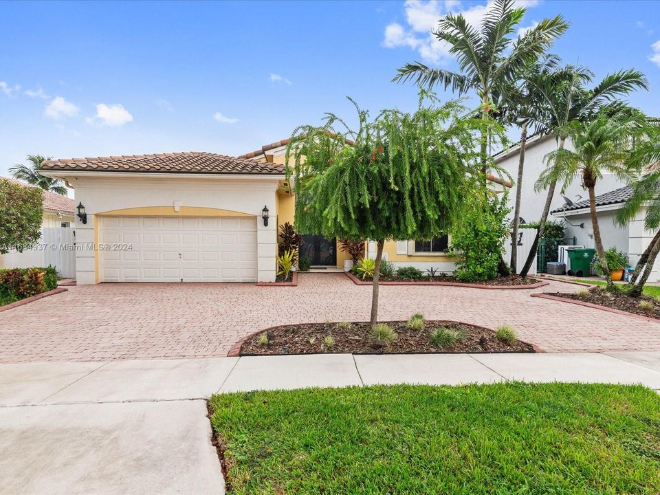 For Sale: $660,000 (3 beds, 2 baths, 1948 Square Feet)