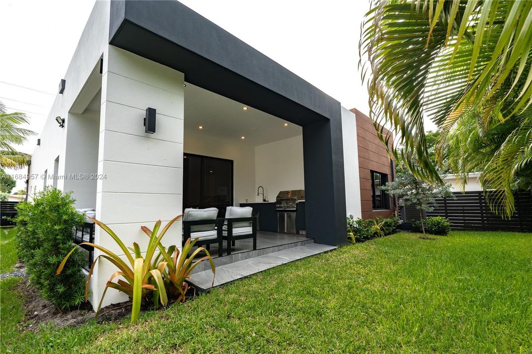 En Venta: $1,350,000 (4 camas, 3 baños, 2236 Pies cuadrados)