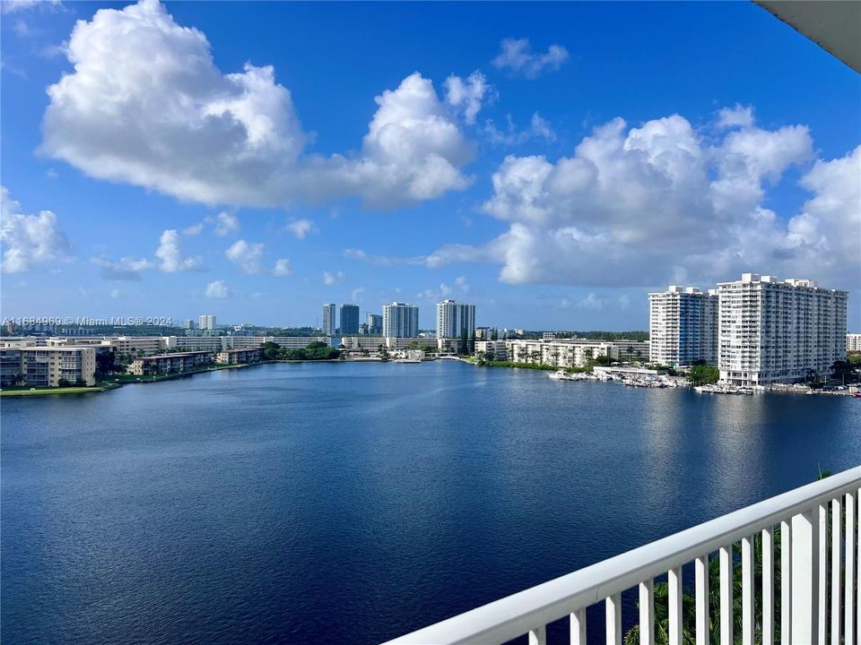 Active With Contract: $3,300 (2 beds, 2 baths, 1693 Square Feet)