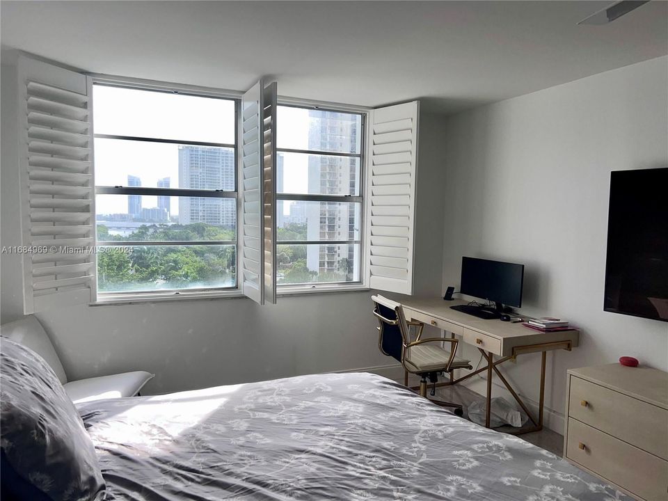 Active With Contract: $3,300 (2 beds, 2 baths, 1693 Square Feet)