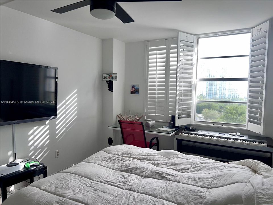 Active With Contract: $3,300 (2 beds, 2 baths, 1693 Square Feet)