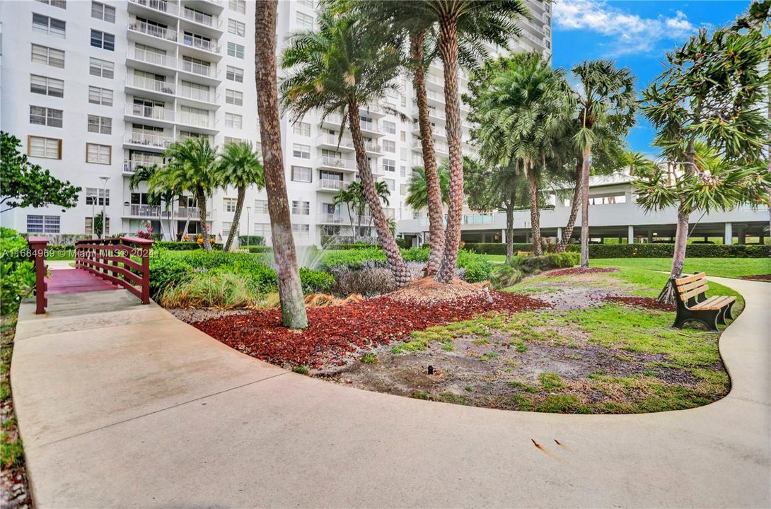 Active With Contract: $3,300 (2 beds, 2 baths, 1693 Square Feet)