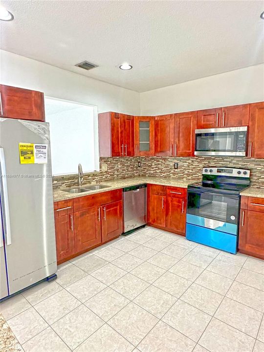 For Rent: $3,100 (3 beds, 2 baths, 1396 Square Feet)