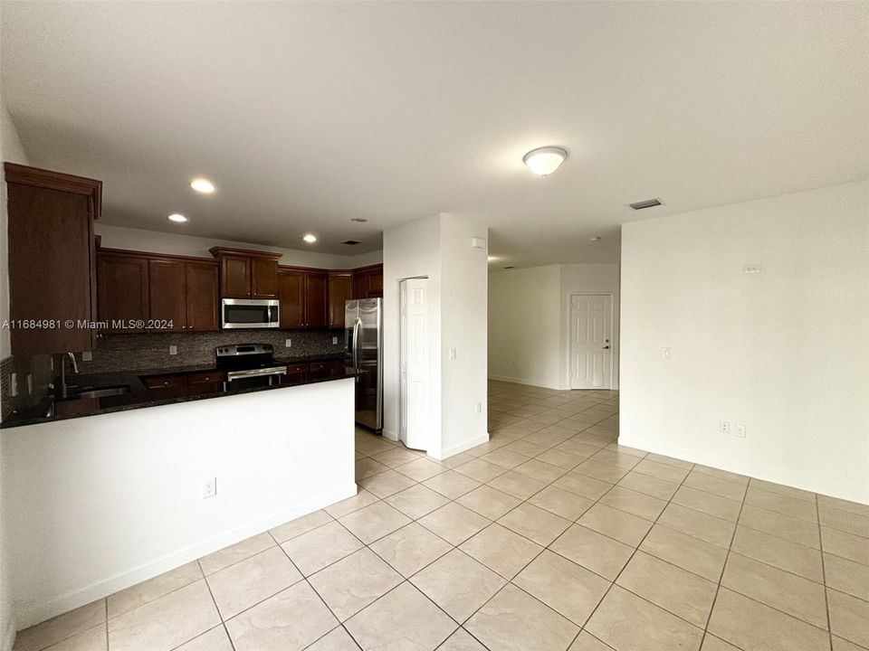 For Rent: $3,900 (3 beds, 2 baths, 1688 Square Feet)