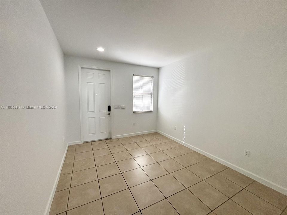 For Rent: $3,900 (3 beds, 2 baths, 1688 Square Feet)