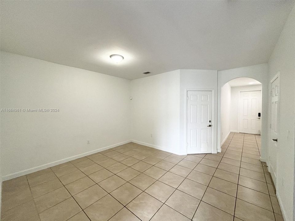 For Rent: $3,900 (3 beds, 2 baths, 1688 Square Feet)