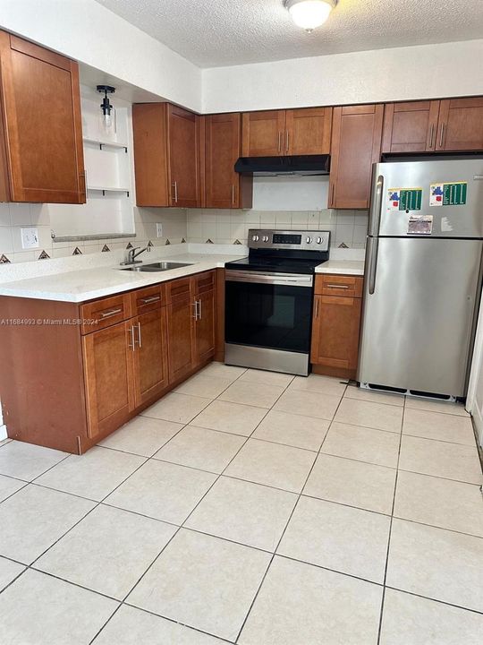 For Rent: $2,500 (2 beds, 1 baths, 1010 Square Feet)