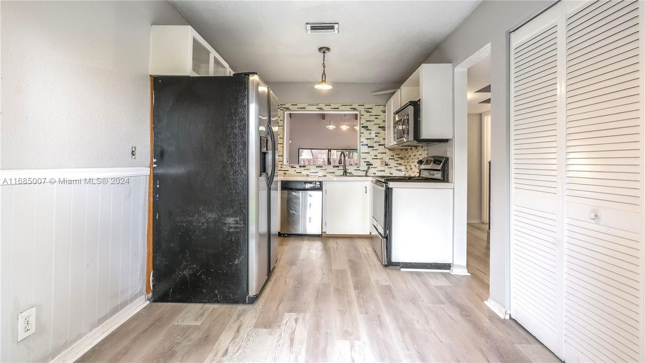 For Sale: $340,000 (2 beds, 2 baths, 1230 Square Feet)