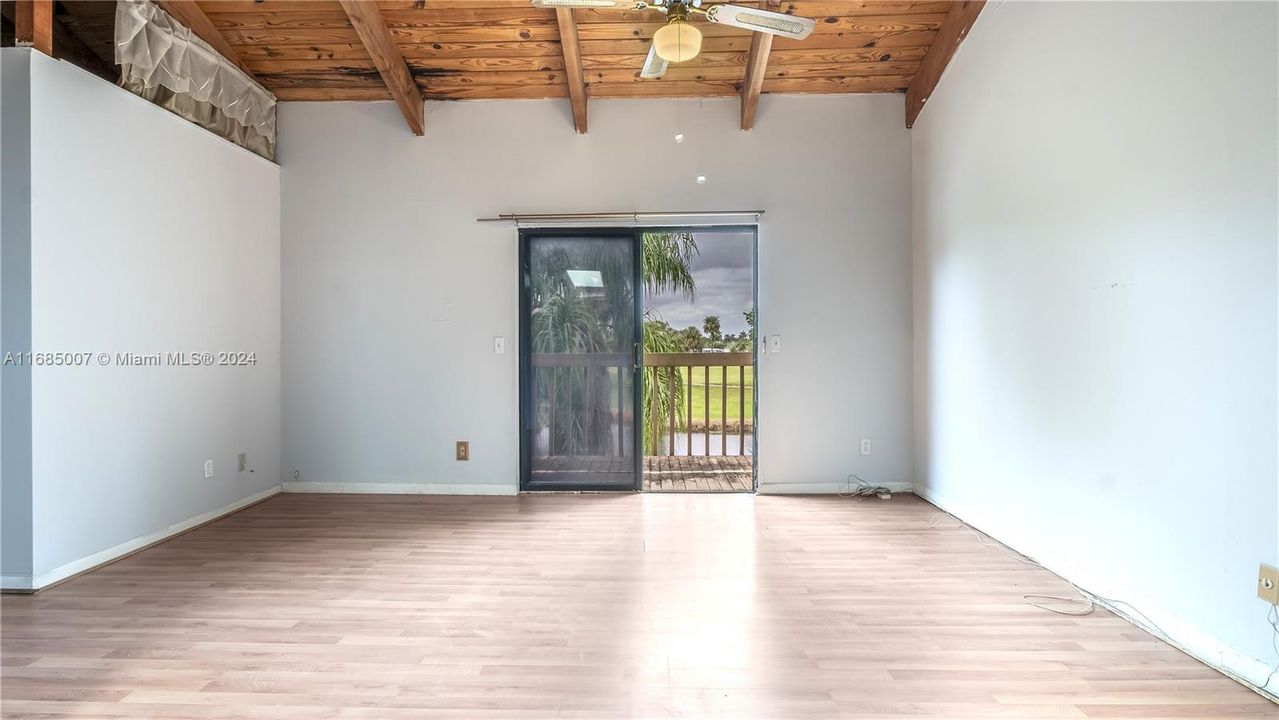 For Sale: $340,000 (2 beds, 2 baths, 1230 Square Feet)