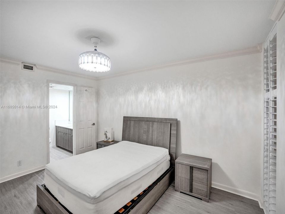 For Sale: $980,000 (3 beds, 3 baths, 2085 Square Feet)