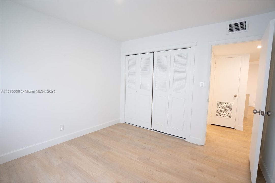 For Sale: $164,900 (2 beds, 2 baths, 957 Square Feet)