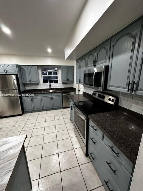 For Rent: $3,548 (3 beds, 2 baths, 1176 Square Feet)