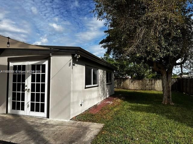 For Rent: $3,548 (3 beds, 2 baths, 1176 Square Feet)