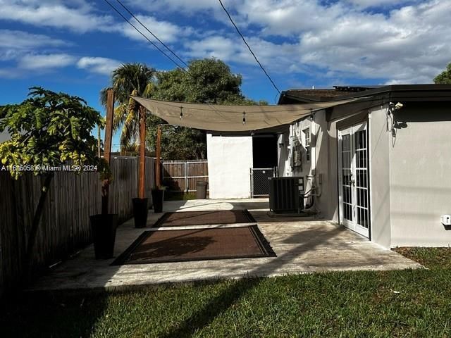 For Rent: $3,548 (3 beds, 2 baths, 1176 Square Feet)