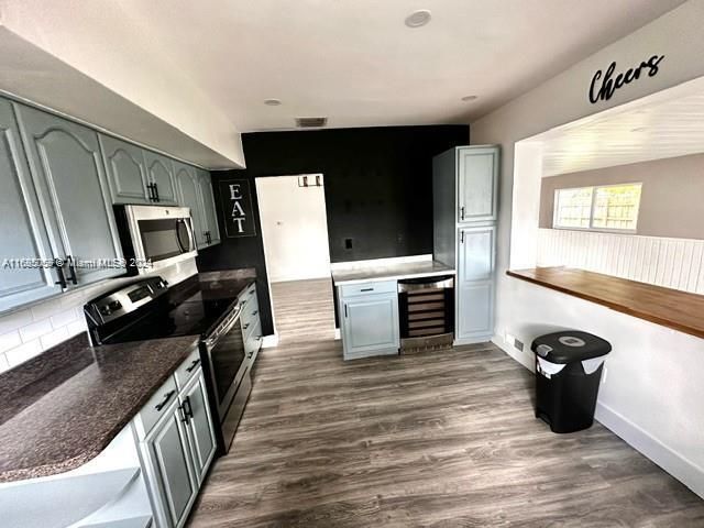 For Rent: $3,548 (3 beds, 2 baths, 1176 Square Feet)