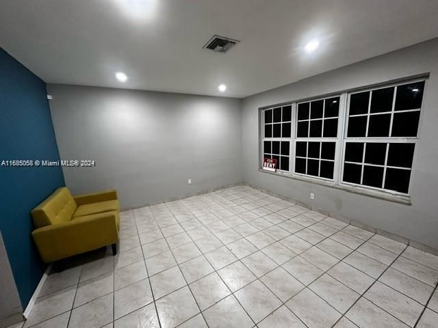 For Rent: $3,548 (3 beds, 2 baths, 1176 Square Feet)