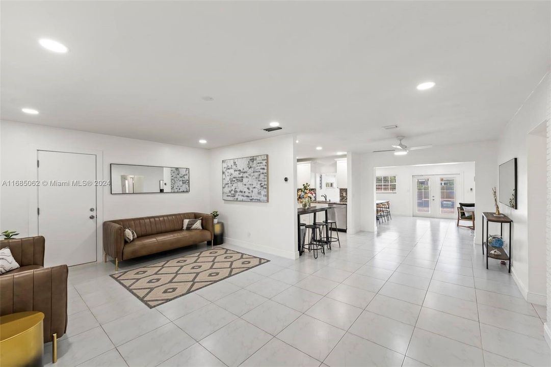 For Sale: $679,000 (2 beds, 2 baths, 1512 Square Feet)