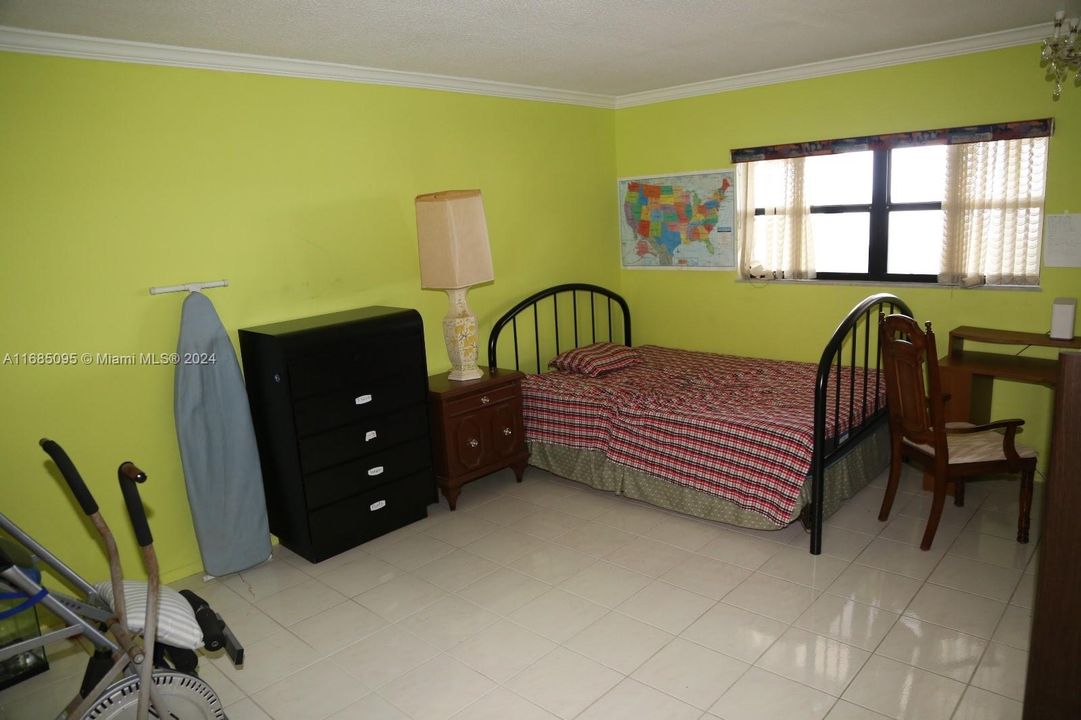 En Venta: $349,000 (3 camas, 2 baños, 1925 Pies cuadrados)