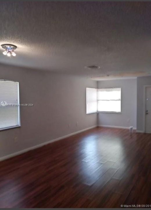 For Rent: $3,500 (3 beds, 2 baths, 1567 Square Feet)