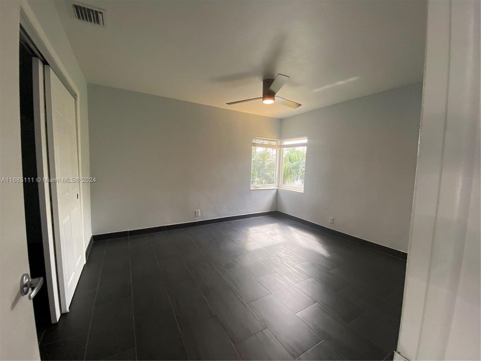 For Rent: $3,500 (3 beds, 2 baths, 1250 Square Feet)