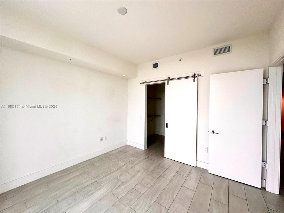 For Rent: $3,200 (2 beds, 2 baths, 990 Square Feet)