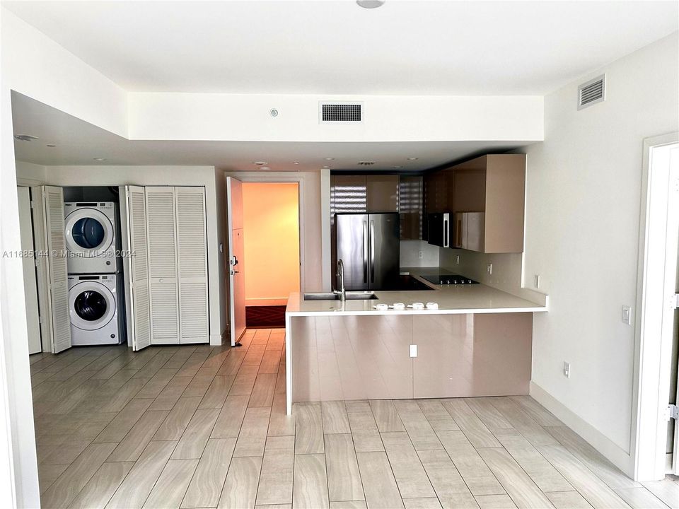 For Rent: $3,200 (2 beds, 2 baths, 990 Square Feet)