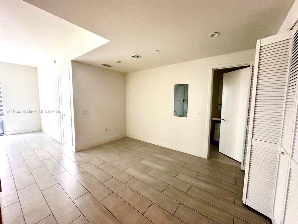 For Rent: $3,200 (2 beds, 2 baths, 990 Square Feet)