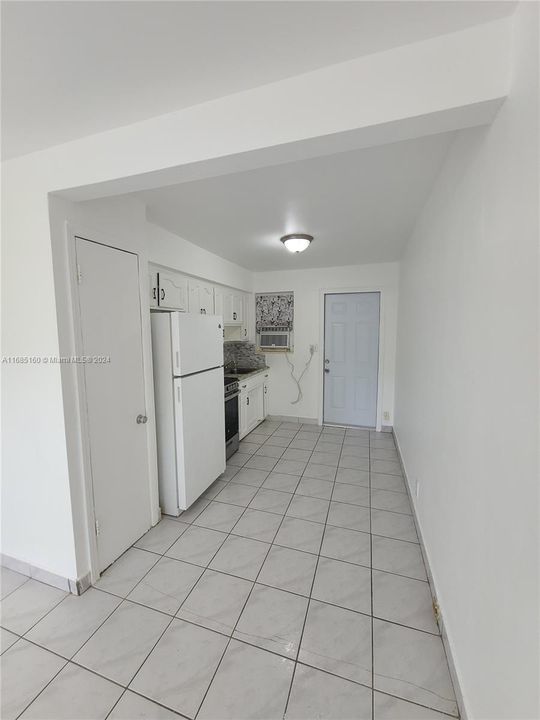 For Rent: $1,400 (0 beds, 1 baths, 2152 Square Feet)