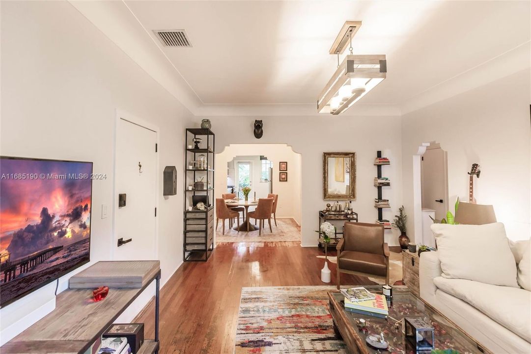 For Sale: $489,000 (1 beds, 1 baths, 780 Square Feet)