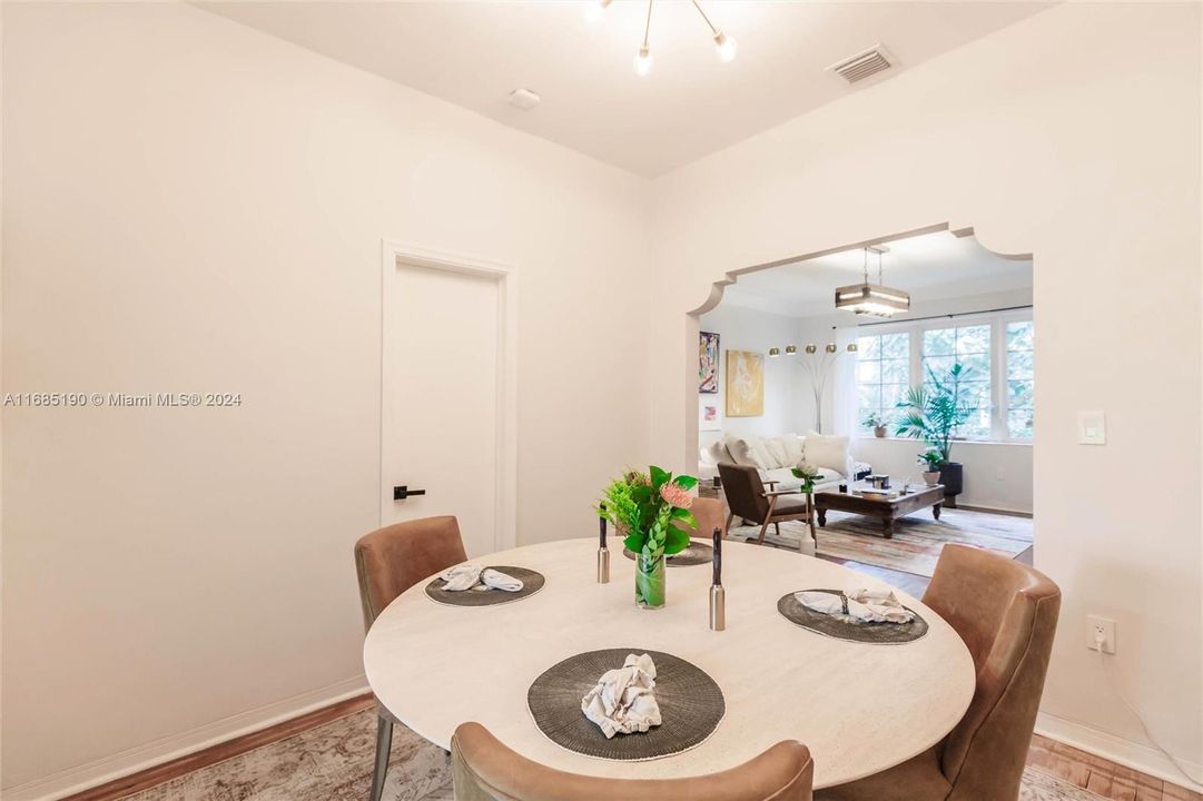 For Sale: $489,000 (1 beds, 1 baths, 780 Square Feet)