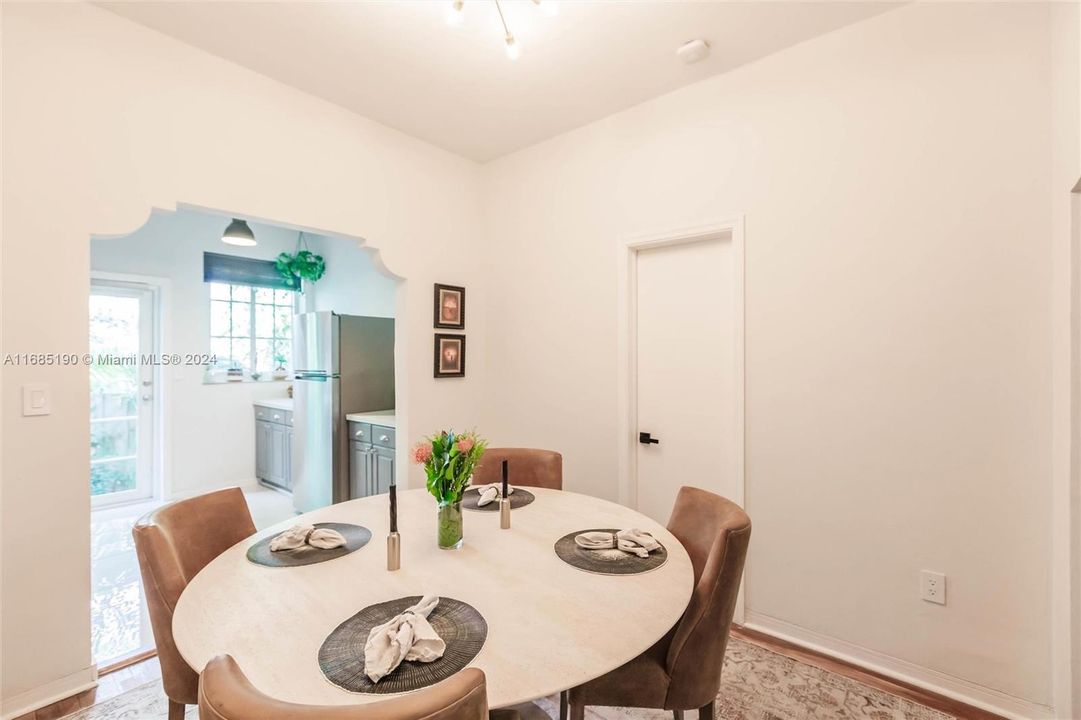 For Sale: $489,000 (1 beds, 1 baths, 780 Square Feet)